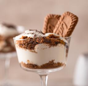 Lotus-Dessert aus dem Glas