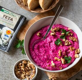 Rote-Bete-Feta-Dip