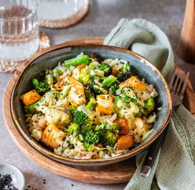 Knuspriger Curry-Lachs mit Reis