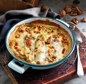 Chicorée-Käse-Gratin mit Walnüssen