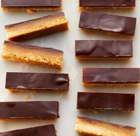 Erdnuss-Riegel mit Schokolade