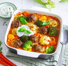 Ofen-Hackbällchen mit Regenbogen-Gemüse