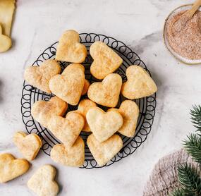 Schmandherzen mit Zimt und Zucker