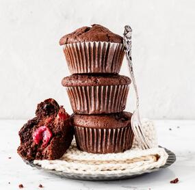 Schokomuffins mit Kirschen