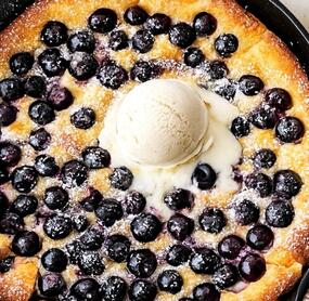Dutch Baby – Ofenpfannkuchen mit Heidelbeeren