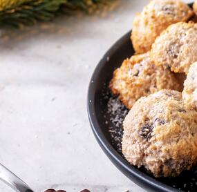 Kokosmakronen mit Kondensmilch und Schokostreusel