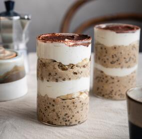 Wachmacher-Oats mit Kaffee und Bananenjoghurt