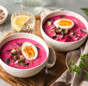 Litauische kalte Rote-Bete-Suppe