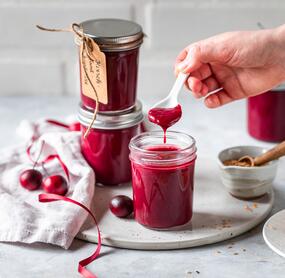 Seidige Kirsch-Samt-Konfitüre