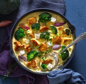 Low-Carb-Hähnchenauflauf mit Brokkoli – proteinreich!