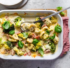 Feierabendblech Tortellini mit Schinken-Sahne-Soße