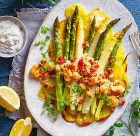 Ofen-Spargel mit Parmesanstreuseln