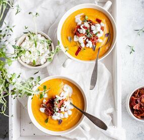 Schnelle Karotten-Ricotta-Suppe mit Bacon