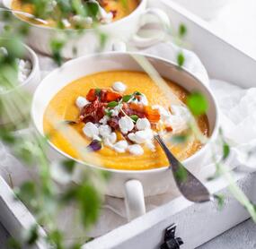 Schnelle Karotten-Ricotta-Suppe mit Bacon