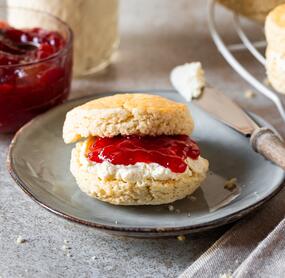 Scones mit Clotted Cream