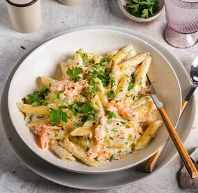 All-in-One-Nudeln in Lachs-Sahne-Soße