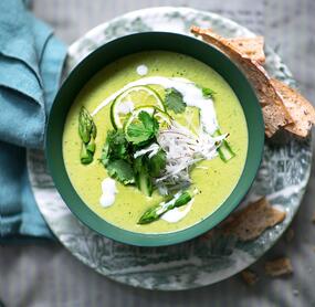 Asiatische Spargelcremesuppe