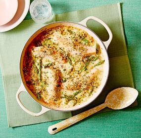 Ofenlachs mit Spargel und Zitronen-Sahne