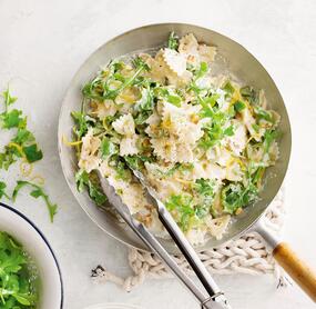 Leichter Über-Nacht-Nudelsalat mit Ricotta
