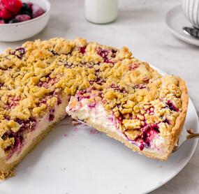 Beeren-Streuselkuchen mit Schmand