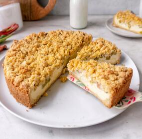Rhabarber-Streuselkuchen mit Schmand
