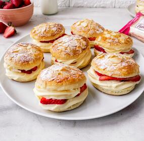 Schnelle Bienenstich Windbeutel