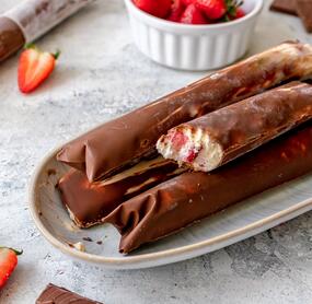 Erdbeer-Schoko-Eis Pops