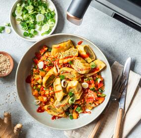 Asia-Salat mit Crispy Maultaschen