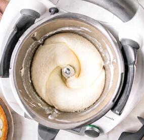 Luftige Zaubercreme – perfekt für Kuchen & Desserts