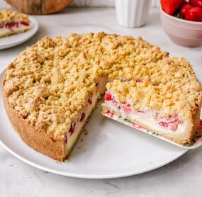 Erdbeer-Streuselkuchen mit Schmand