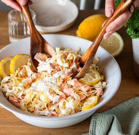 5-Zutaten-Zitronenpasta mit Lachs