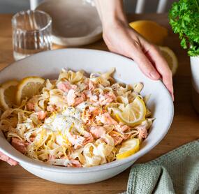 5-Zutaten-Zitronenpasta mit Lachs