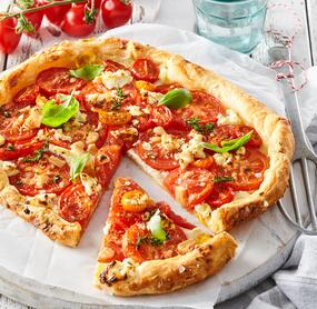 Blätterteig-Pizza mit Tomaten