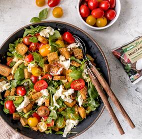 Brotsalat mit Tomate & Mozzarella