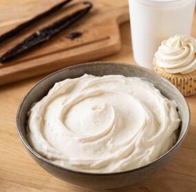 Leichte Joghurt-Vanille-Buttercreme