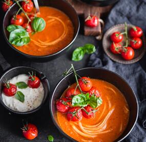 Schnelle Tomaten-Nudelsuppe