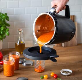 Tomatensoße mit frischen Tomaten auf Vorrat einkochen