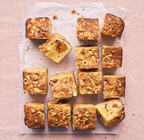 Lotus-Haselnuss-Blondies