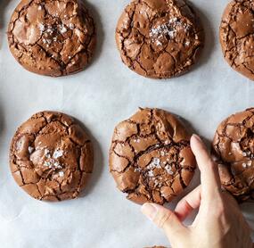 Softe Schoko-Cookies mit Meersalz
