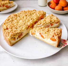 Aprikosen-Streuselkuchen mit Schmand