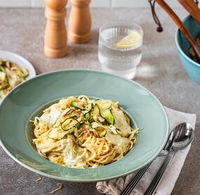 15-Minuten-Pasta mit Zucchini-Cremesoße