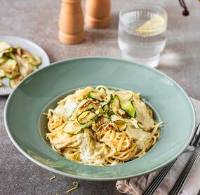 15-Minuten-Pasta mit Zucchini-Cremesoße