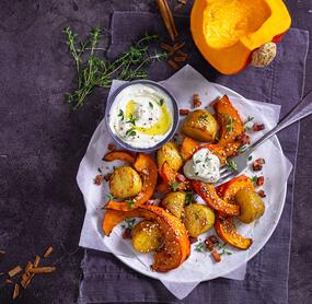 Kürbis-Kartoffel-Wedges mit Whipped Feta