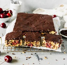 Ameisenkuchen vom Blech mit Kirschen