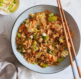 Reis-Topf mit Hähnchen und Kimchi