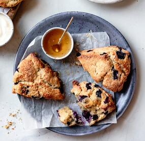 Warme Blaubeer-Scones