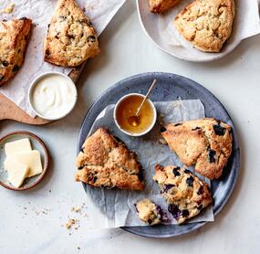 Warme Blaubeer-Scones