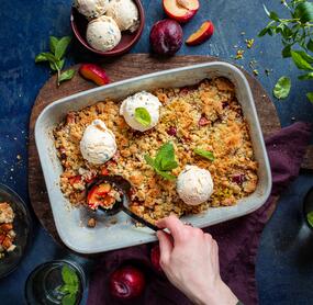 Winterpflaumen-Crumble – einfach & knusprig