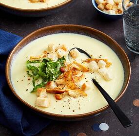 Caesar-Suppe – cremig mit Parmesan