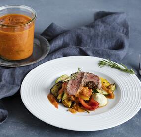 Lammrücken mit buntem Gemüse und Kartoffel-Espuma